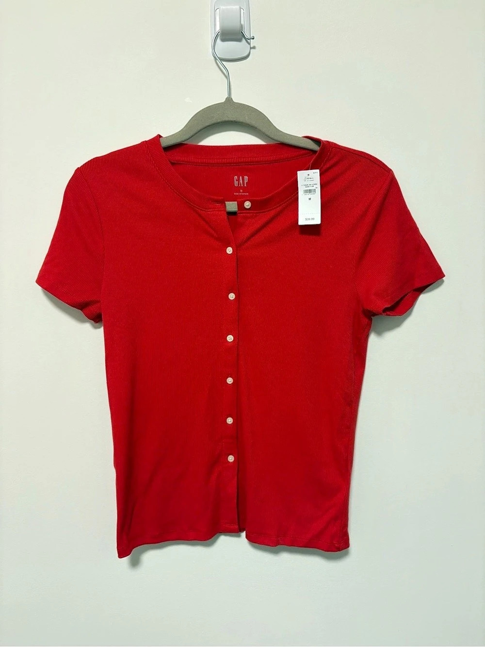 Gap Short Sleeve Button Front Top in Red Size Medium